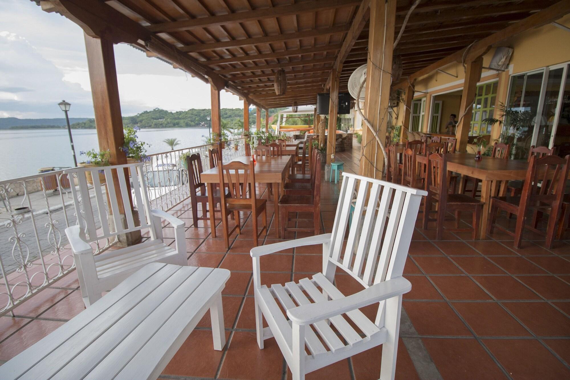 Hotel Flores De Peten Y Restaurante Exterior foto