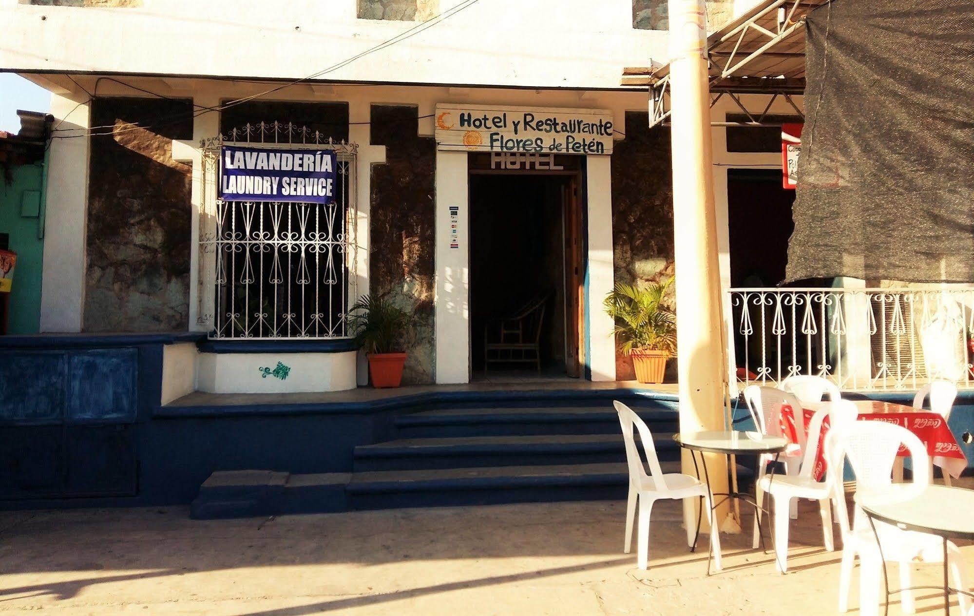 Hotel Flores De Peten Y Restaurante Exterior foto