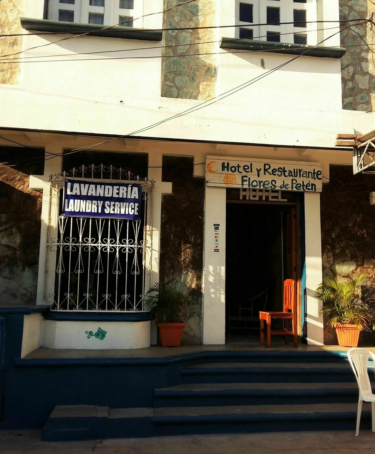 Hotel Flores De Peten Y Restaurante Exterior foto